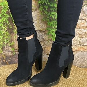 BARNEYS NEW YORK Burnished Black Nubuck Leather Ankle Boots, 40